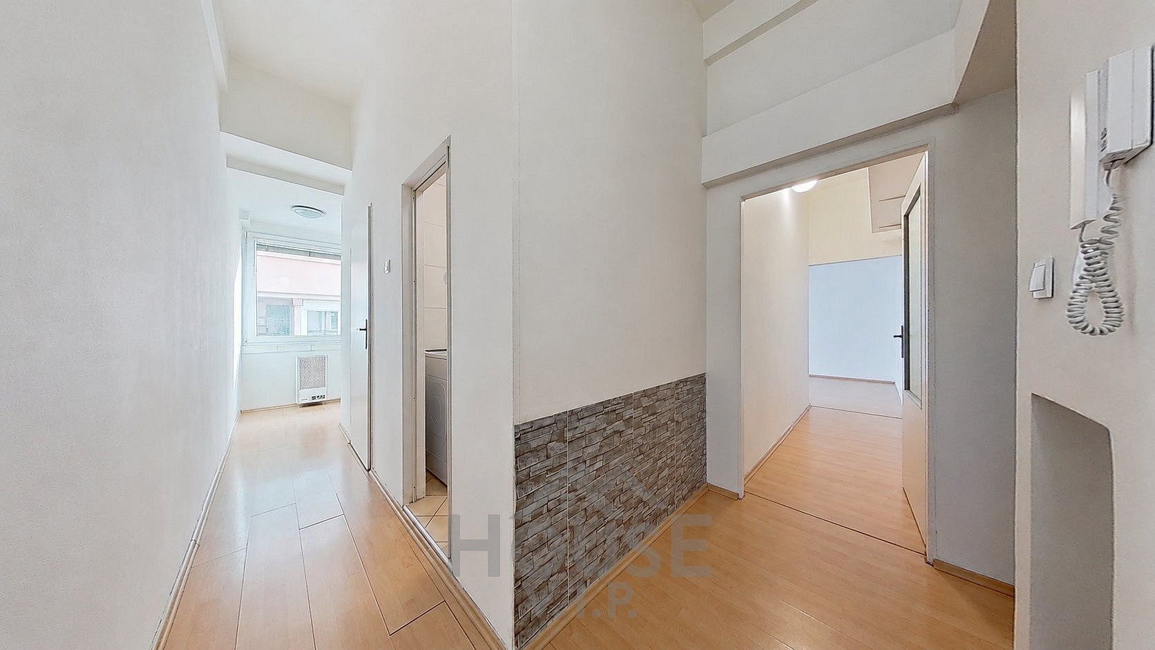 Pronájem bytu 2+1 53 m² — photo 2
