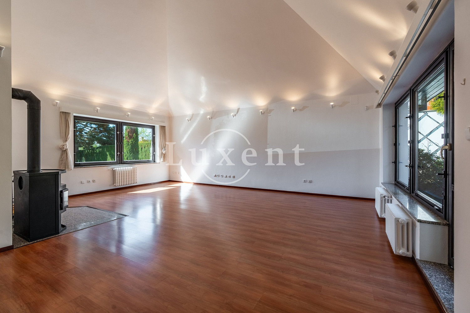 Pronájem domu 417 m² s pozemkem 1 180 m² — photo 4