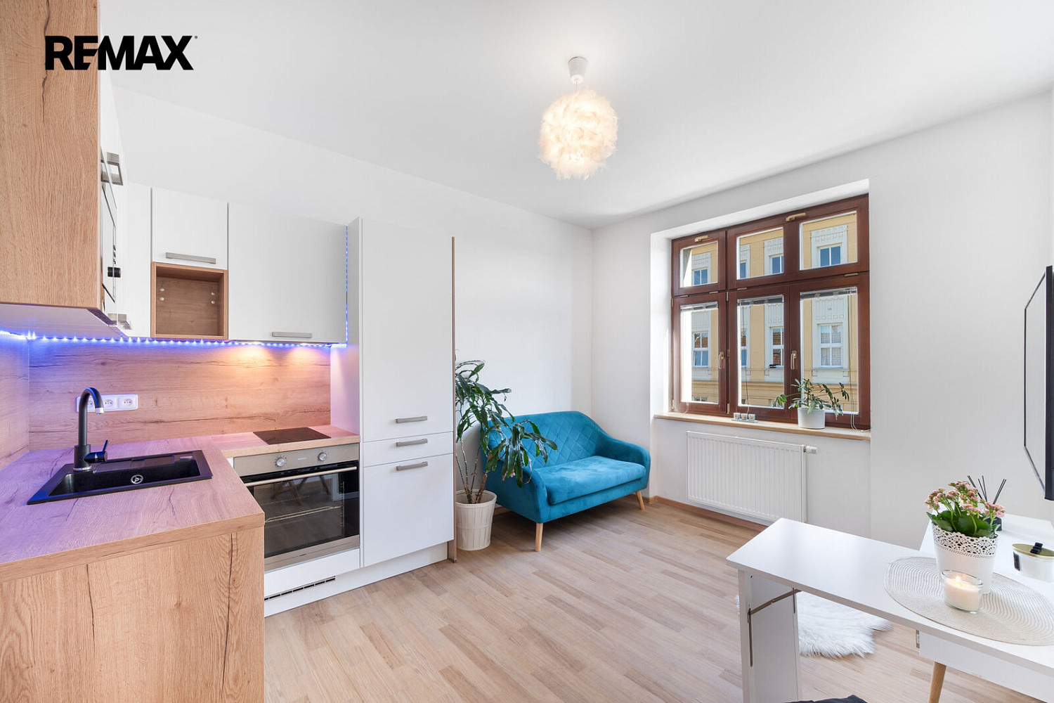 Pronájem bytu 2+kk 37 m² – fotografie 2