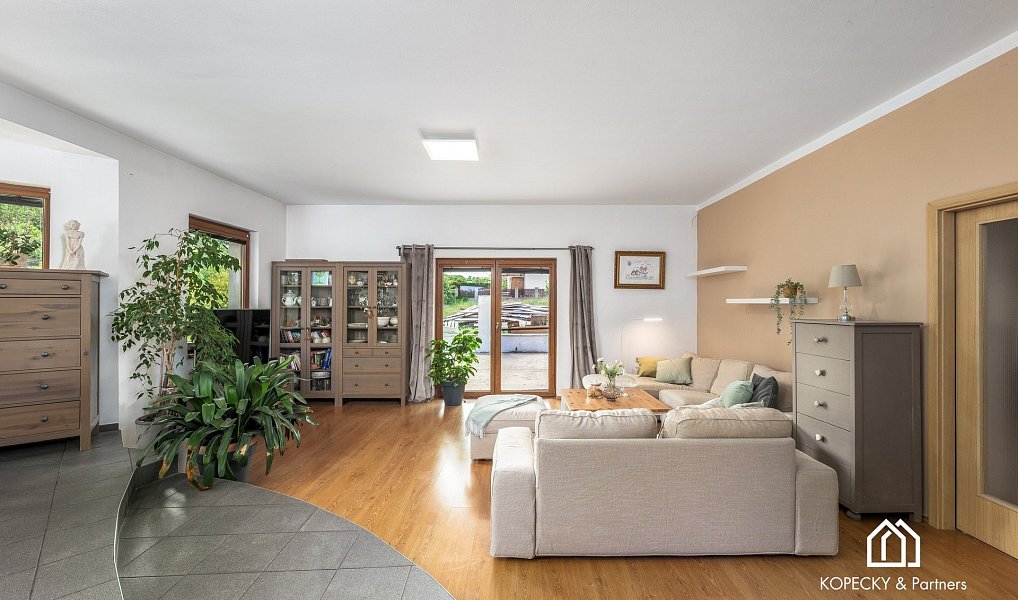 Prodej domu 252 m² s pozemkem 1 208 m², Nelahozeves – náhled fotky 8