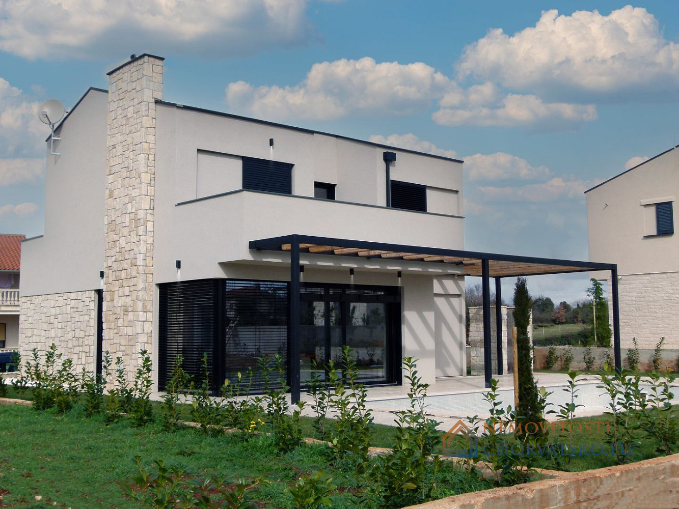 Prodej domu 211 m² s pozemkem 513 m² - Widok 2