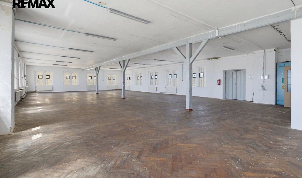 Prodej výrobních prostor 2 350 m², Aš – náhled fotky 38