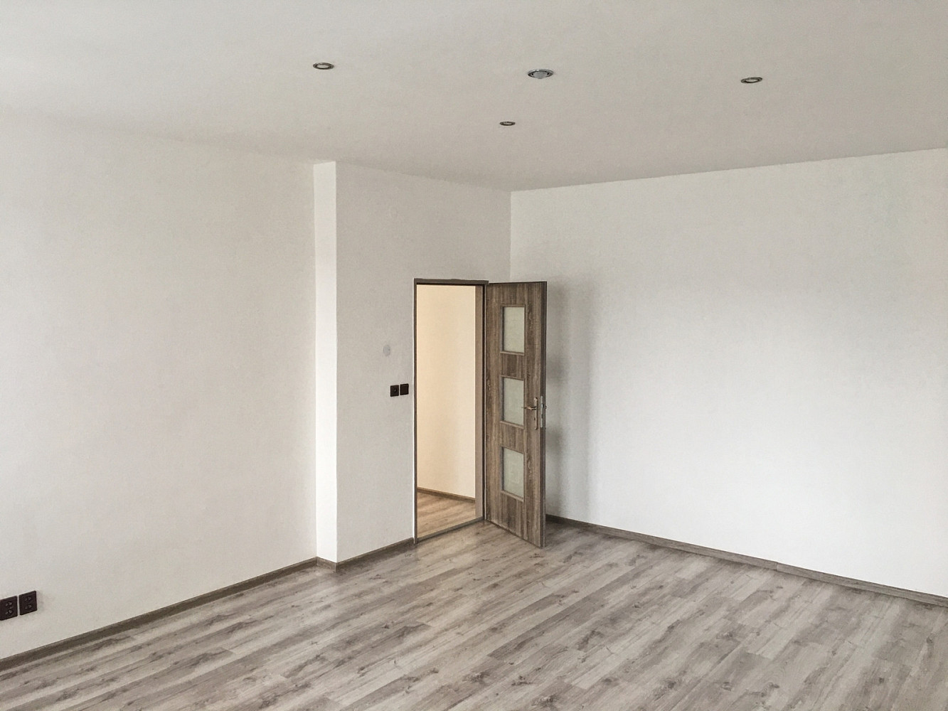 Pronájem bytu 2+1 55 m² – fotografie 4