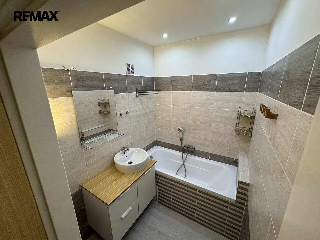 Prodej bytu 2+1 61 m² – fotografie 2