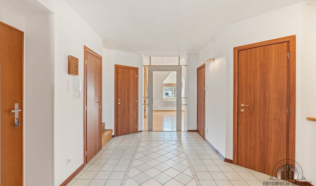 Pronájem bytu 5+1 160 m², Praha – náhled fotky 12
