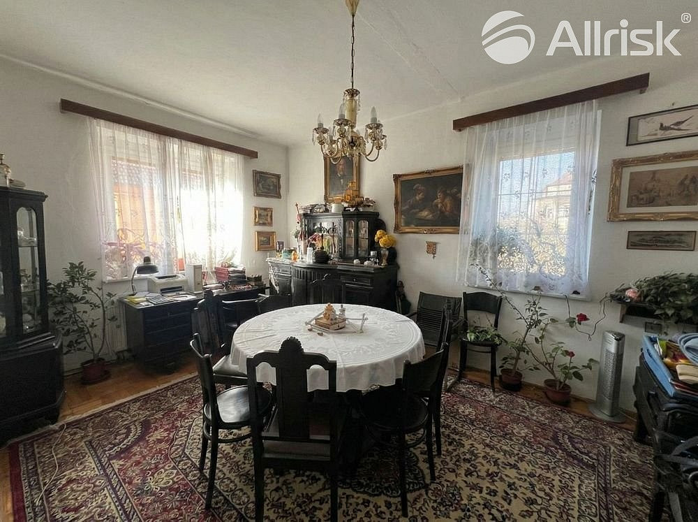 Prodej domu 345 m² s pozemkem 713 m² - Widok 5