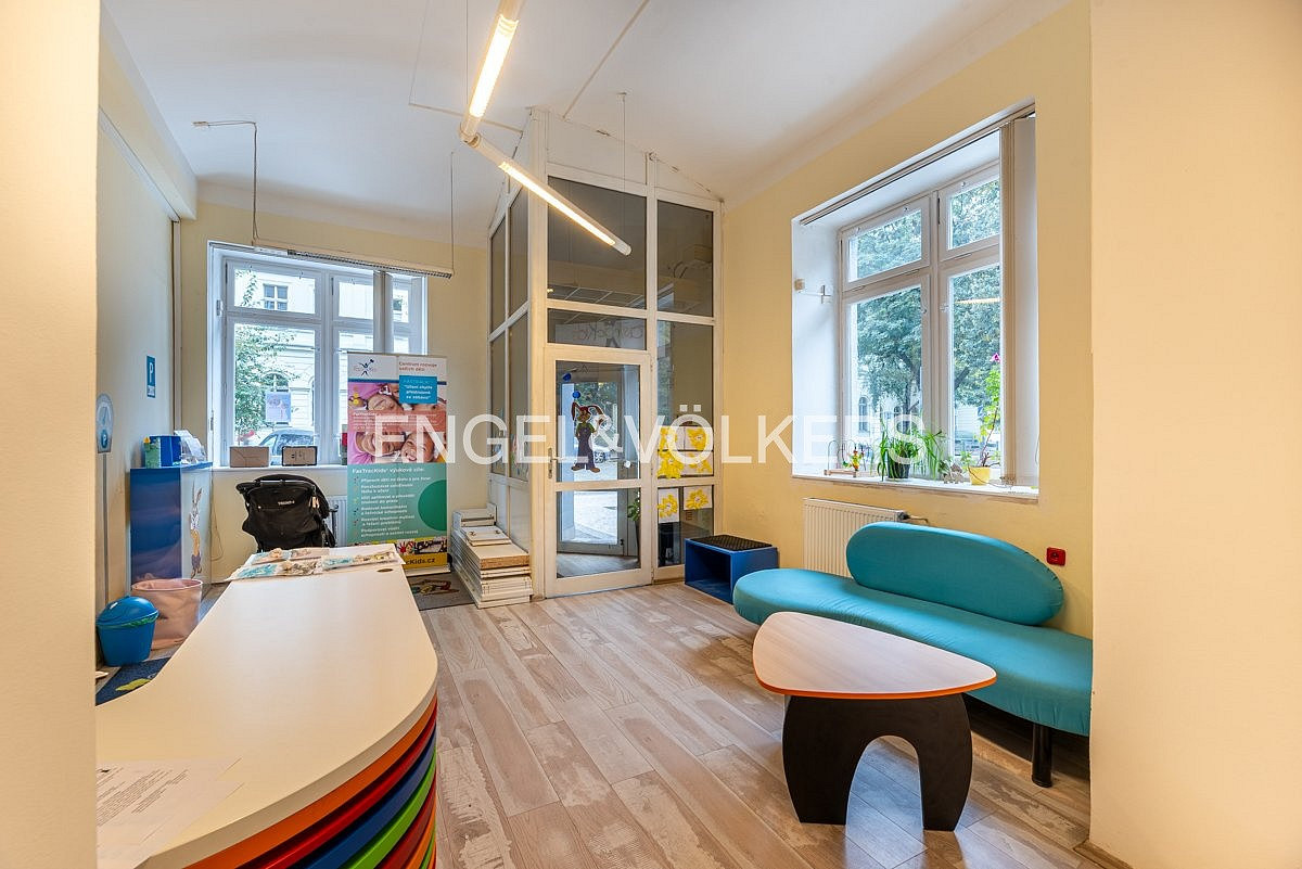 Pronájem komerčního objektu (jiného typu) 175 m² – fotografie 2