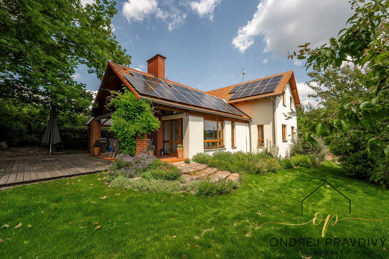 Prodej domu 237 m² s pozemkem 1 360 m²