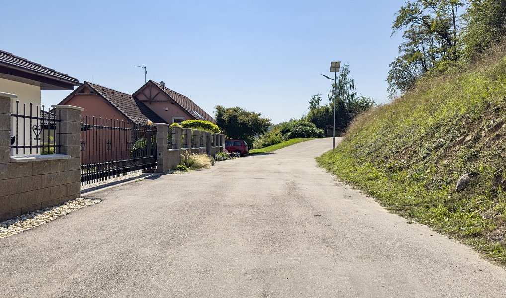 Prodej stavebního pozemku 691 m², Křtiny – náhled fotky 10