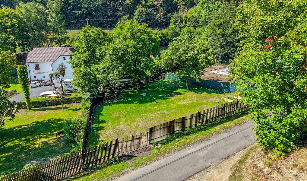 Prodej stavebního pozemku 760 m², Osek – náhled fotky 2