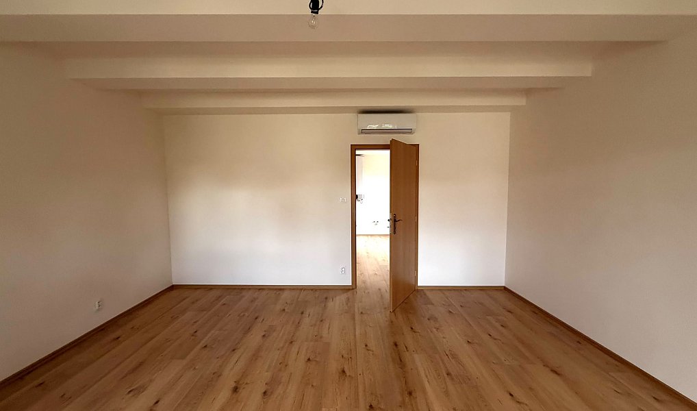 Prodej bytu 3+1 88 m², Praha – náhled fotky 8