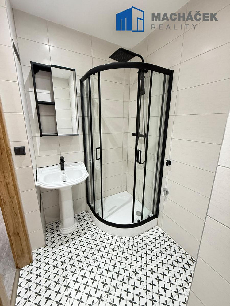 Pronájem bytu 2+1 55 m² – fotografie 3