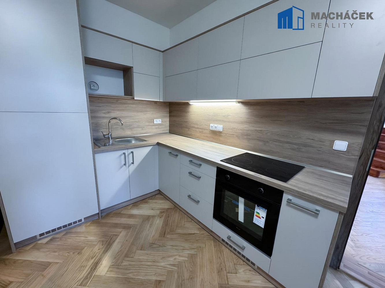 Pronájem bytu 2+kk 66 m² – fotografie 3