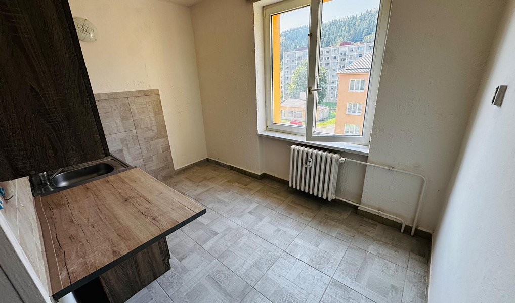 Pronájem bytu 2+1 51 m², Kraslice – náhled fotky 2