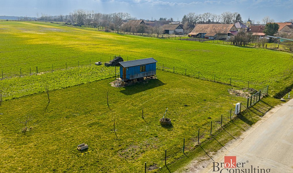 Prodej stavebního pozemku 840 m², Moravany – náhled fotky 10
