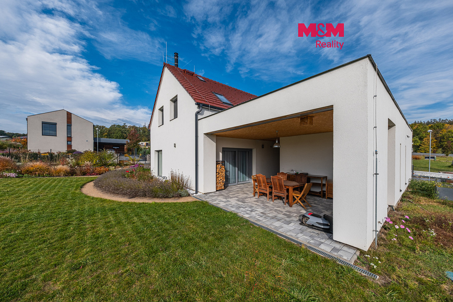 Prodej domu 191 m² s pozemkem 1 443 m²