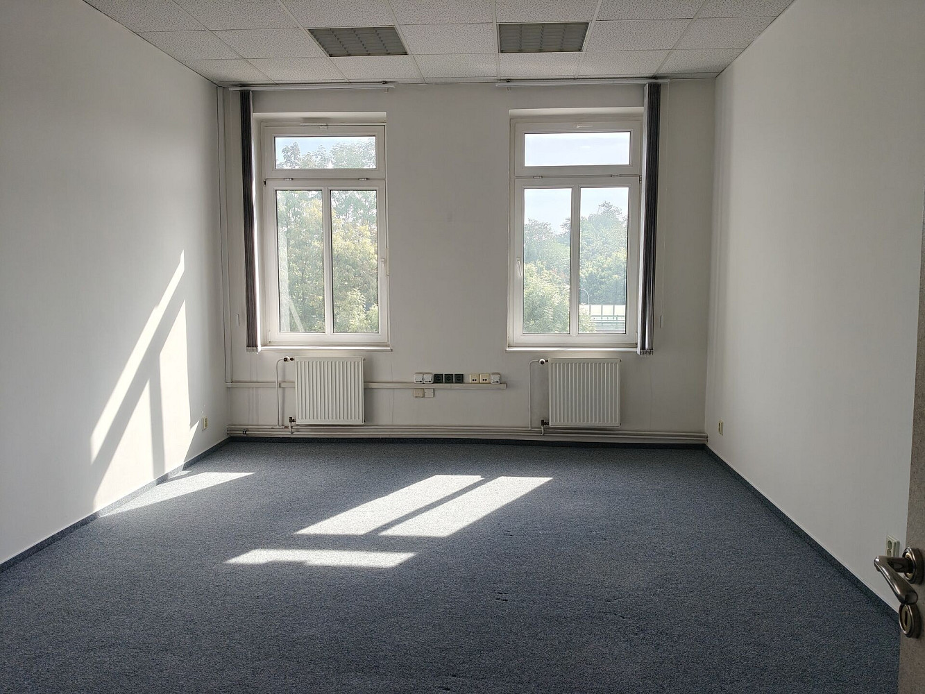 Pronájem kanceláře 151 m² – fotografie 3