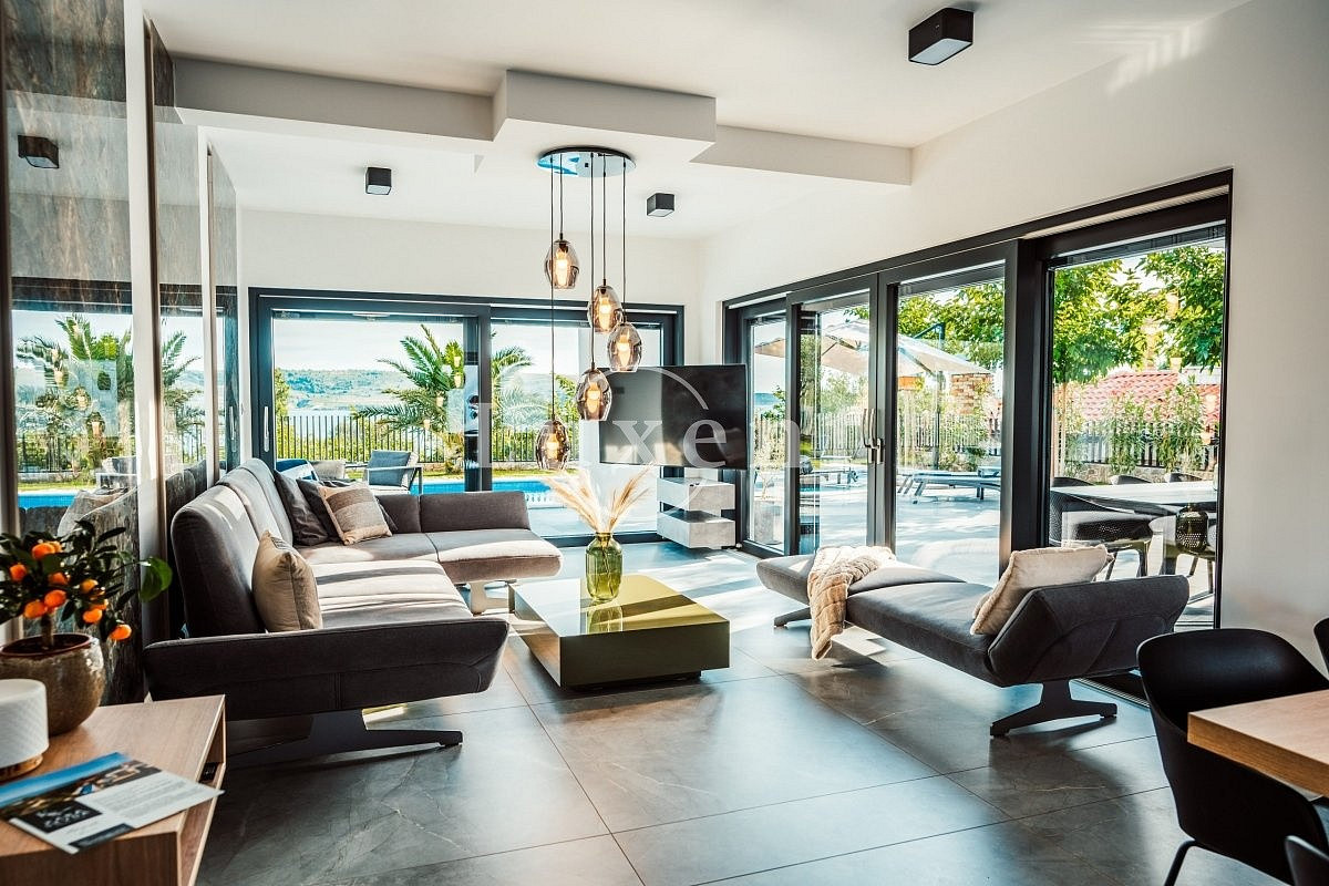 Prodej domu 210 m² s pozemkem 942 m² – pohled 2