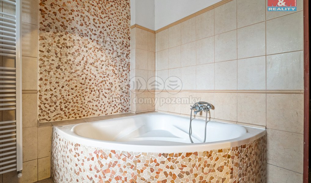 Prodej domu 580 m² s pozemkem 883 m², Povrly – náhled fotky 4
