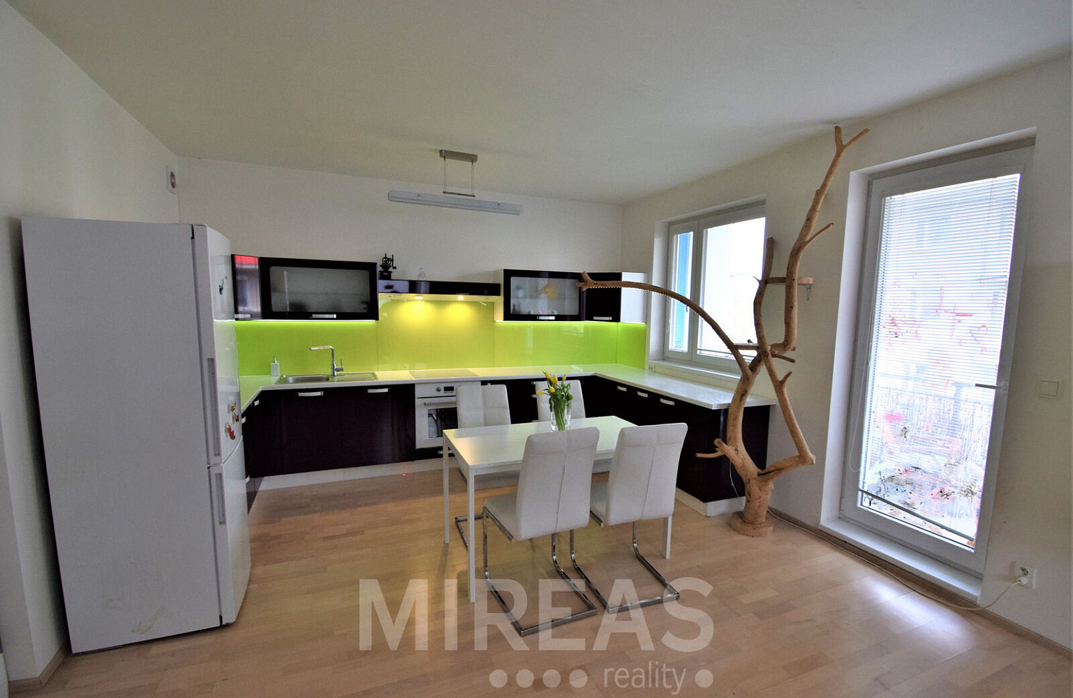 Pronájem bytu 2+kk 63 m² – fotografie 3