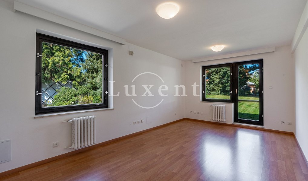 Pronájem domu 417 m² s pozemkem 1 180 m², Praha – náhled fotky 11