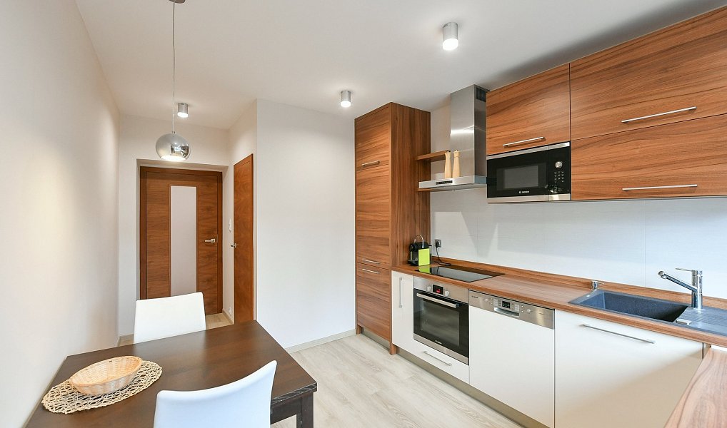 Pronájem bytu 2+1 74 m², Praha – náhled fotky 2