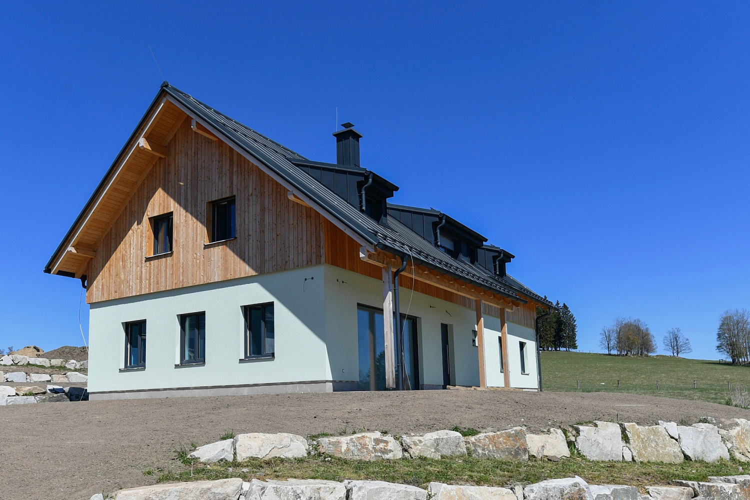 Prodej domu 310 m² s pozemkem 1 687 m² – fotografie 2