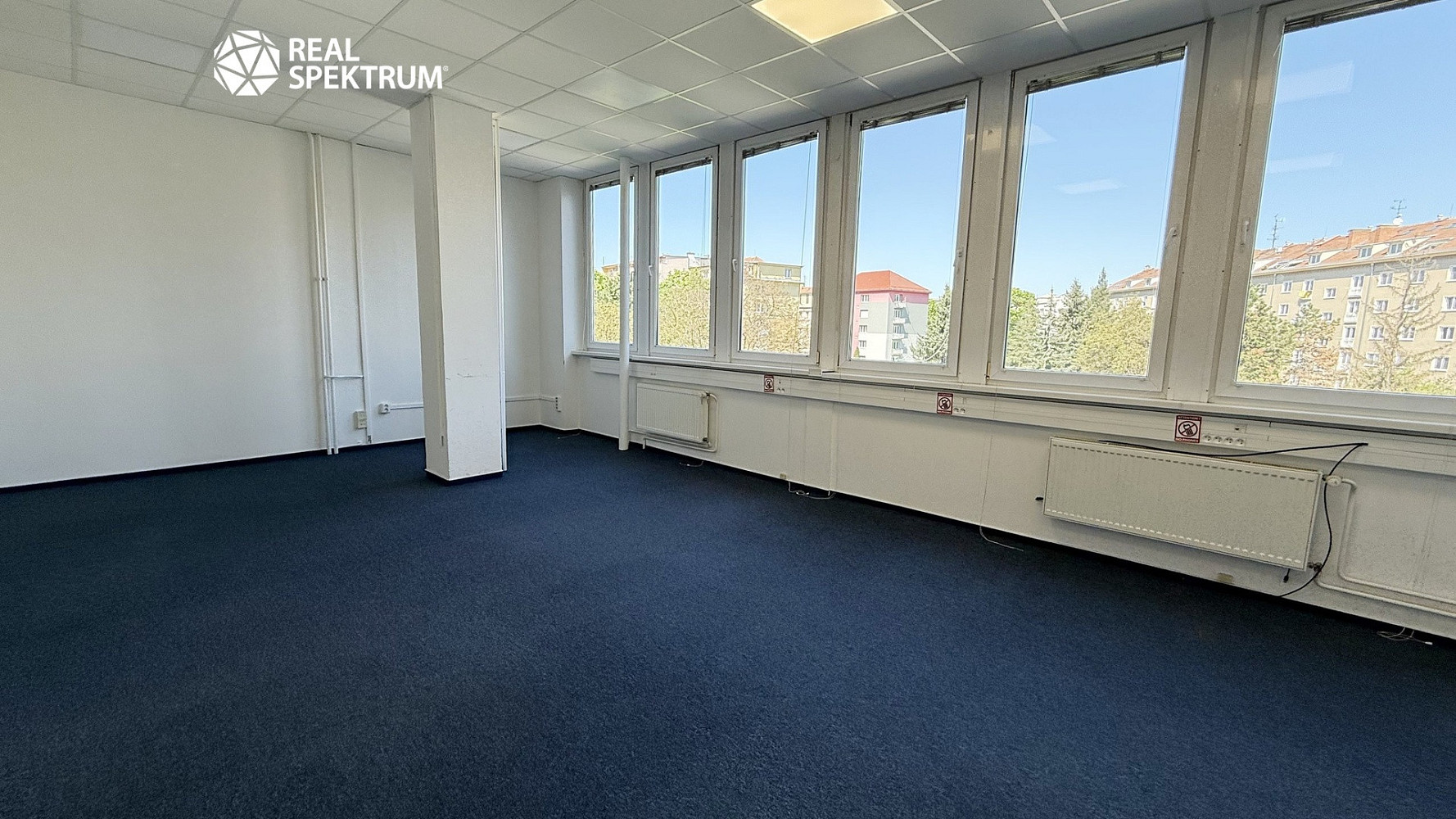 Pronájem kanceláře 258 m² – fotografie 2