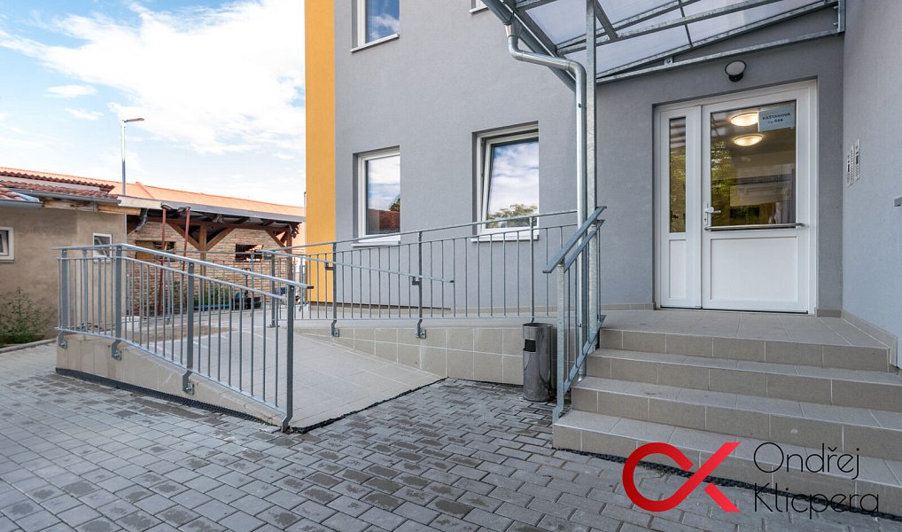 Pronájem bytu 2+kk 44 m², Milovice – náhled fotky 16