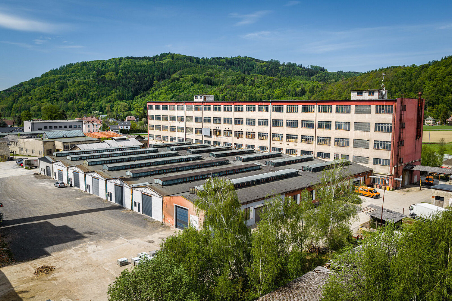 Pronájem skladovacích prostor 2 300 m²