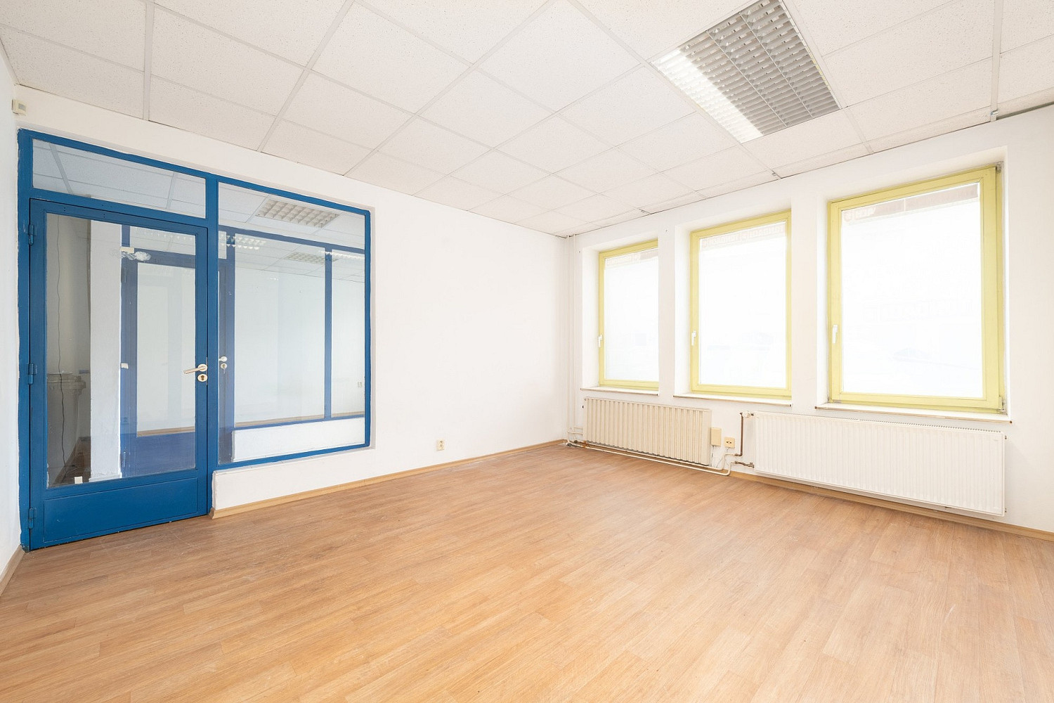 Pronájem kanceláře 179 m² – fotografie 3
