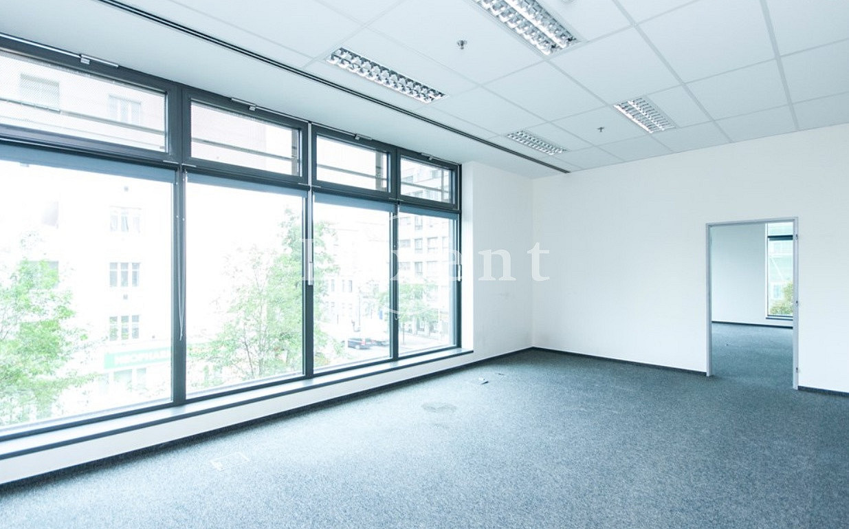 Pronájem kanceláře 241 m² – fotografie 2