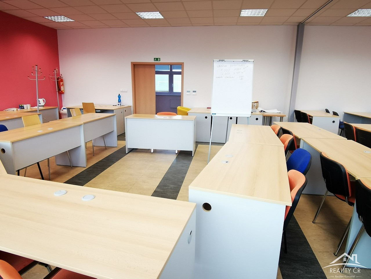 Pronájem kanceláře 320 m² – fotografie 4