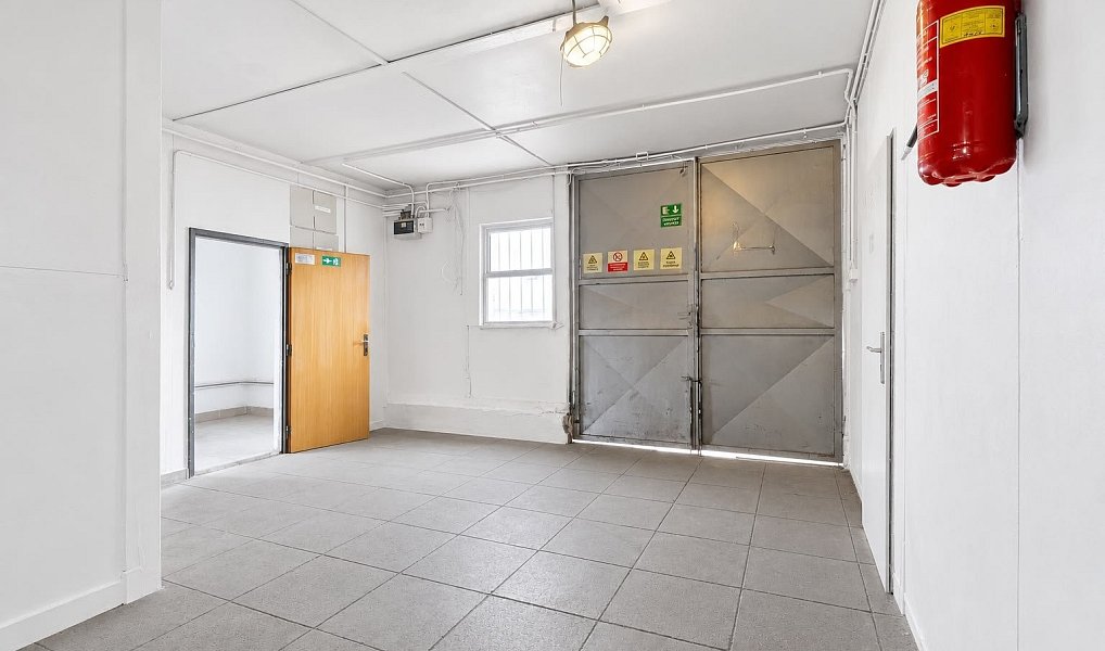 Pronájem skladovacích prostor 472 m², Chrášťany – náhled fotky 2