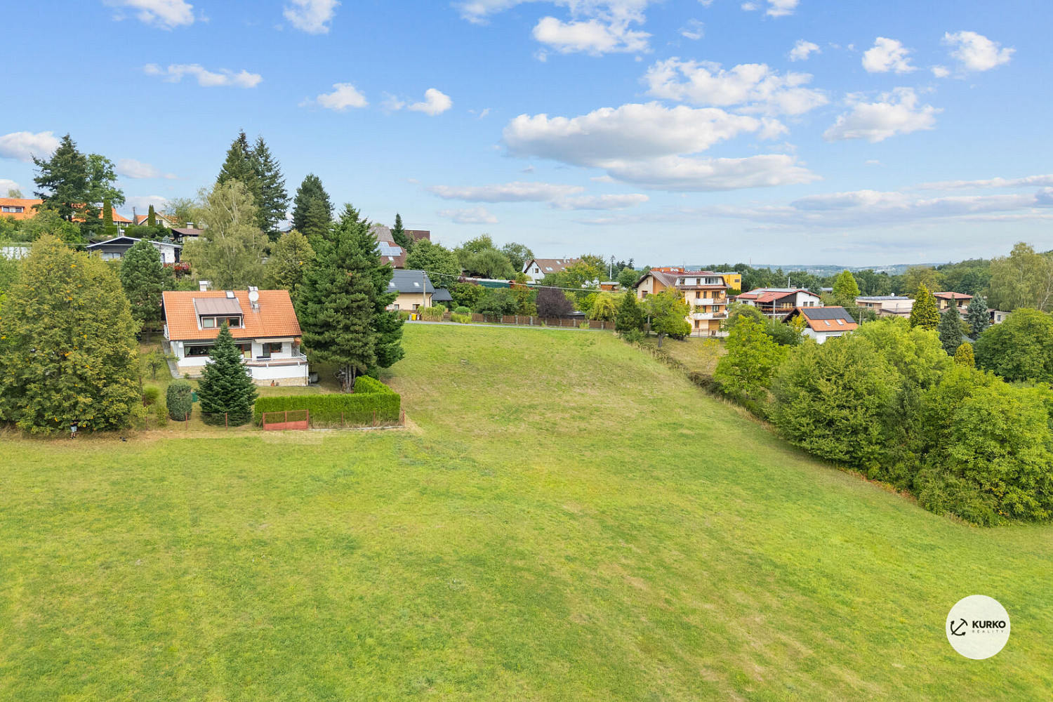 Prodej stavebního pozemku 1 939 m² – fotografie 3