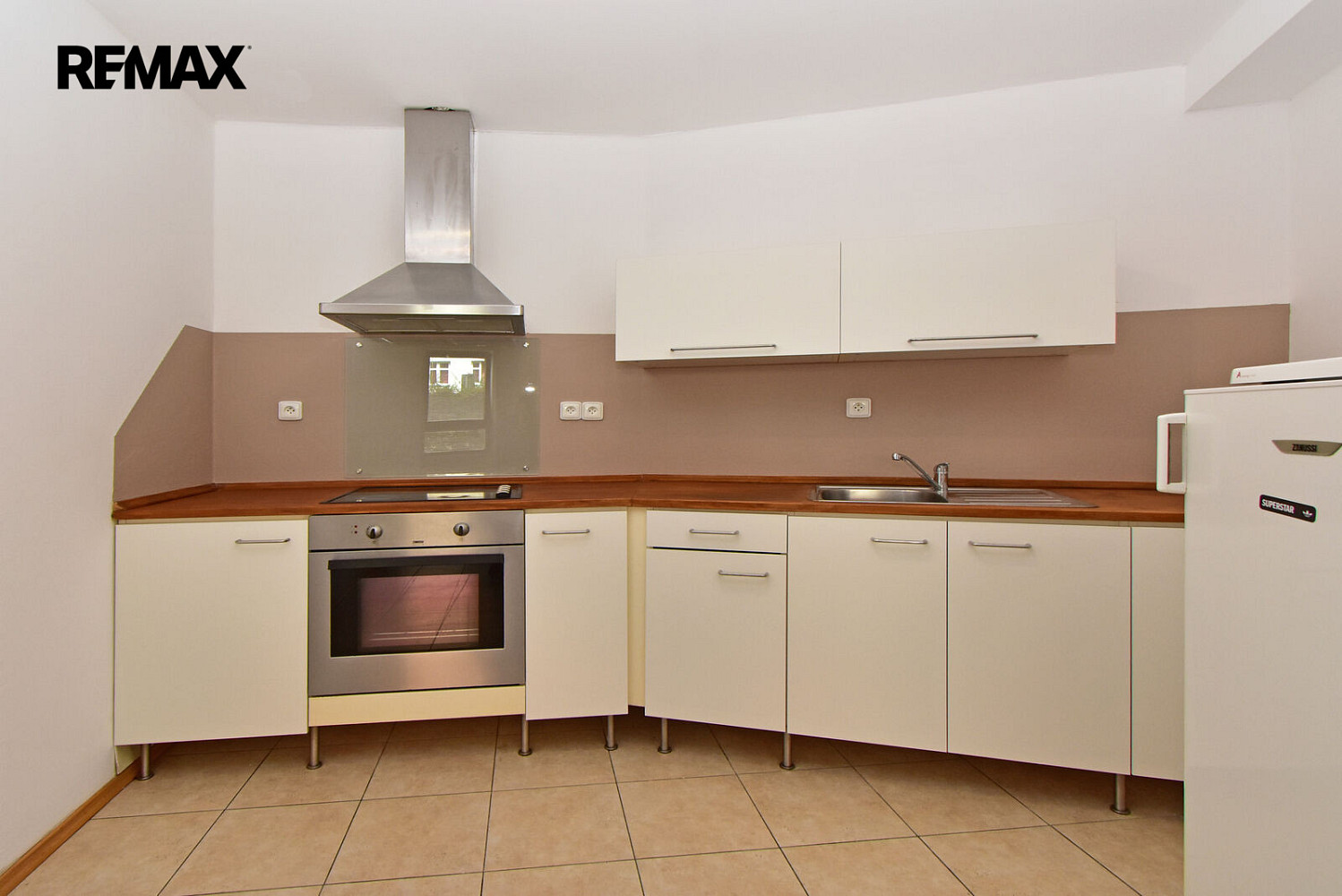 Pronájem bytu 1+kk 40 m² – fotografie 3