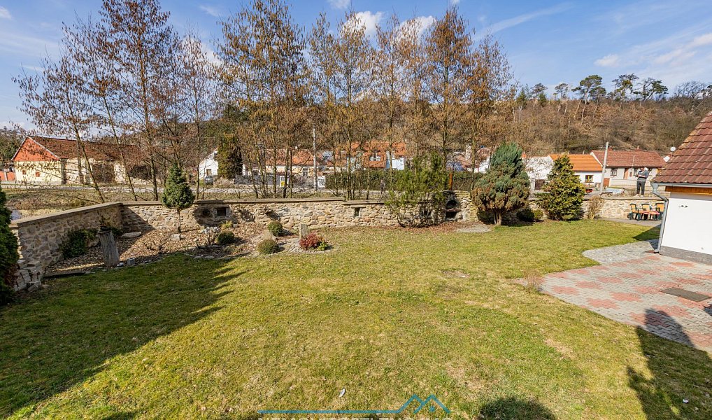 Prodej domu 350 m² s pozemkem 868 m², Jevišovice – náhled fotky 2