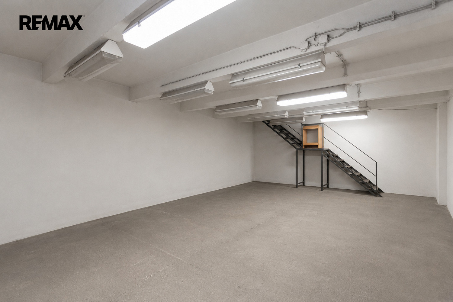 Pronájem skladovacích prostor 140 m²