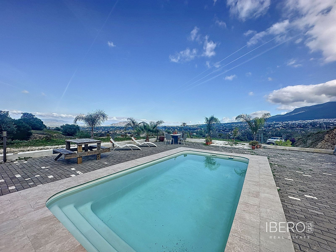 Prodej domu 288 m² s pozemkem 10 079 m² — photo 2
