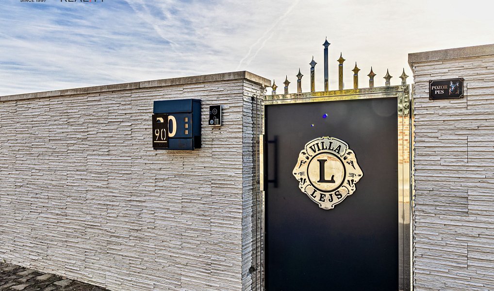 Prodej domu 378 m² s pozemkem 1 166 m², Králův Dvůr – náhled fotky 32