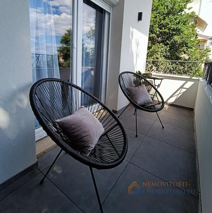 Pronájem bytu 2+kk 68 m² – pohled 6