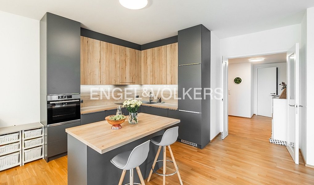 Pronájem bytu 3+kk 104 m², Praha – náhled fotky 4
