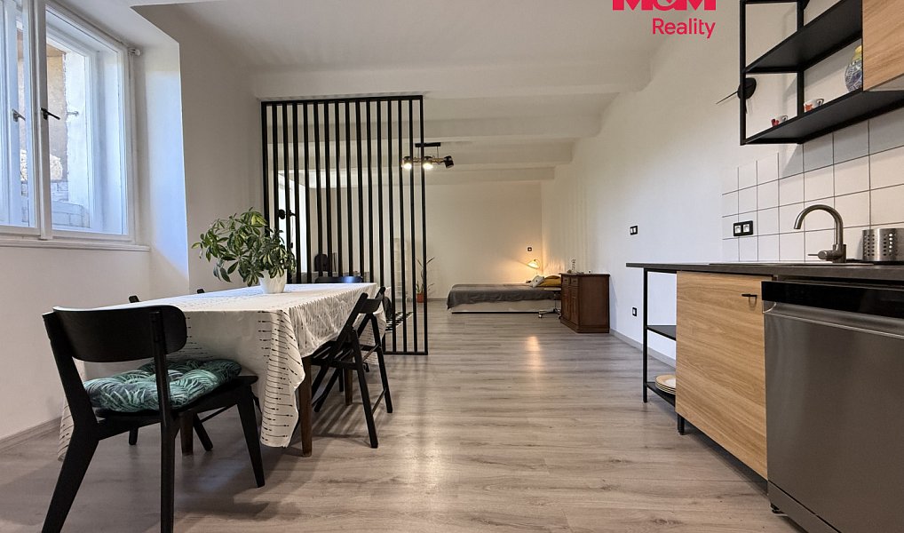 Pronájem bytu 1+kk 60 m², Praha – fotka 1 z 13
