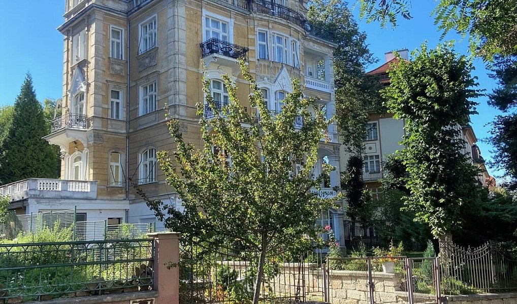 Prodej bytu 3+kk 74 m², Karlovy Vary – fotka 1 z 22
