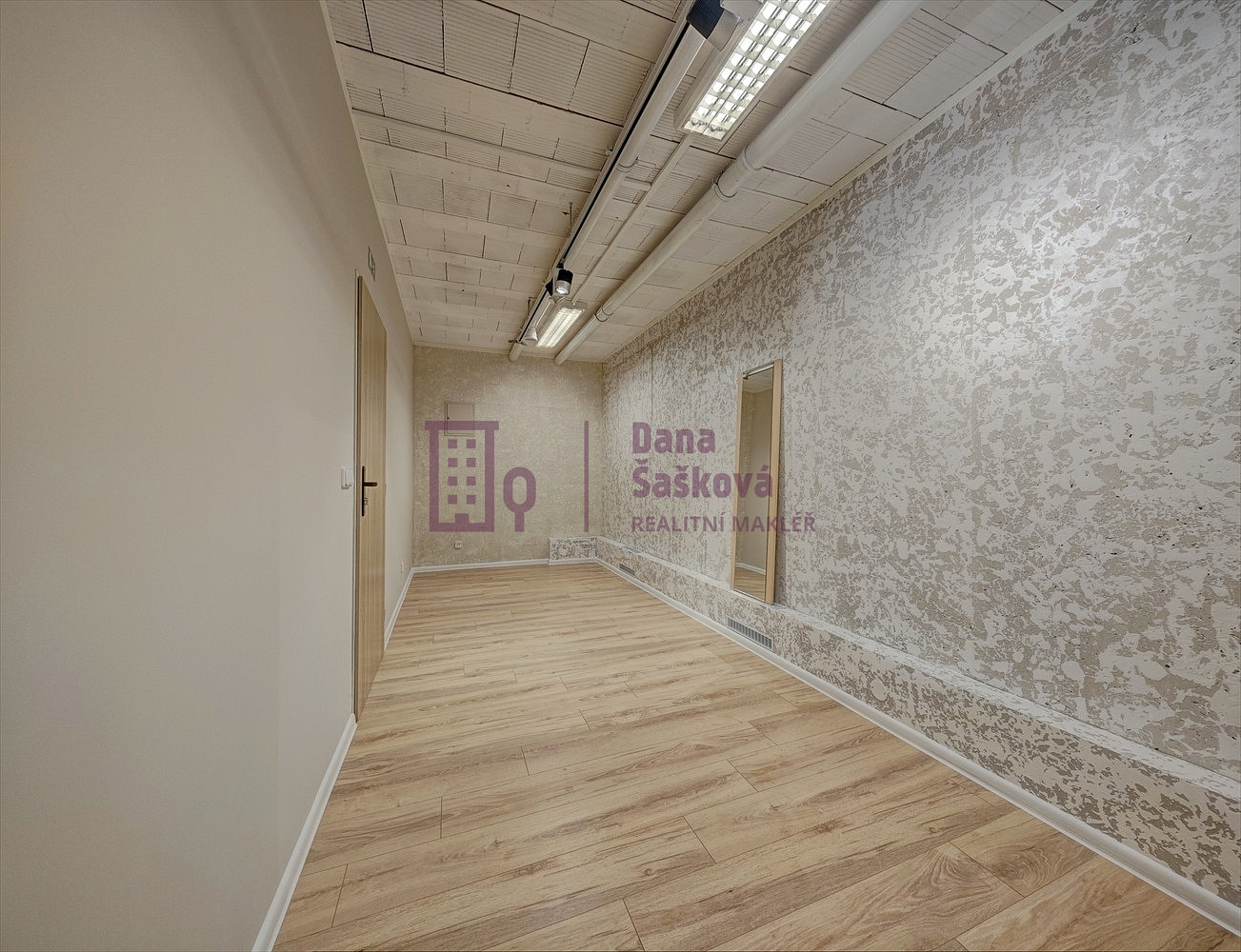 Pronájem obchodních prostor 18 m² – pohled 2