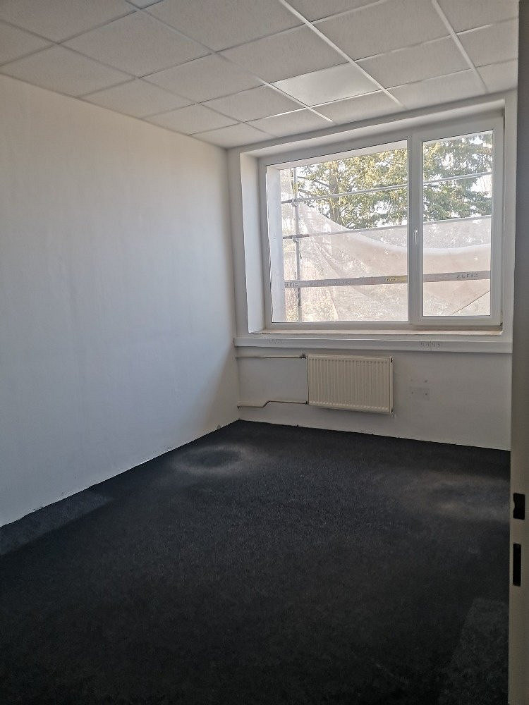 Pronájem kanceláře 99 m² – fotografie 3