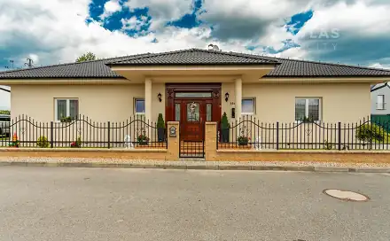 Prodej domu 233 m² s pozemkem 678 m², Na Lukách, Jindřichův Hradec - Radouňka