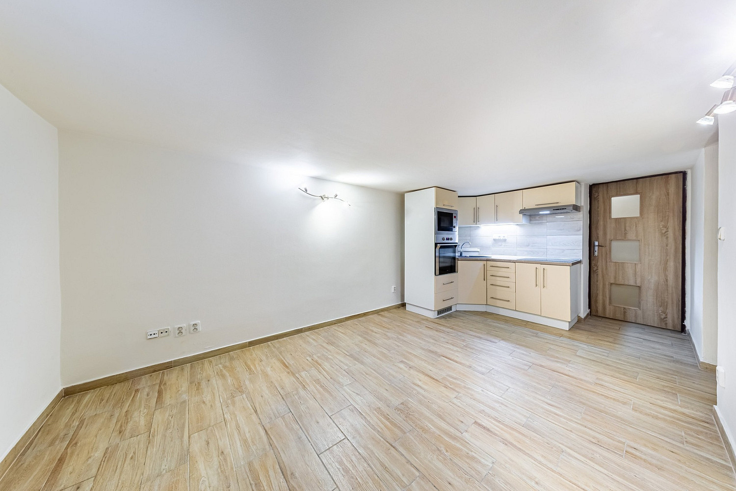 Pronájem bytu 1+kk 38 m²