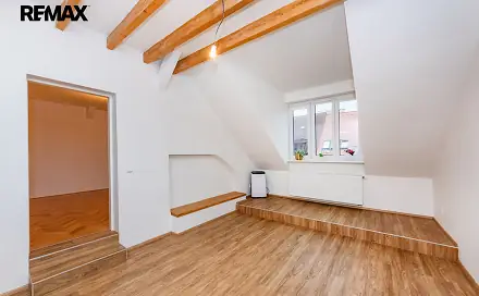 Pronájem bytu 3+1 111 m², Lesnická, Praha 5 - Smíchov