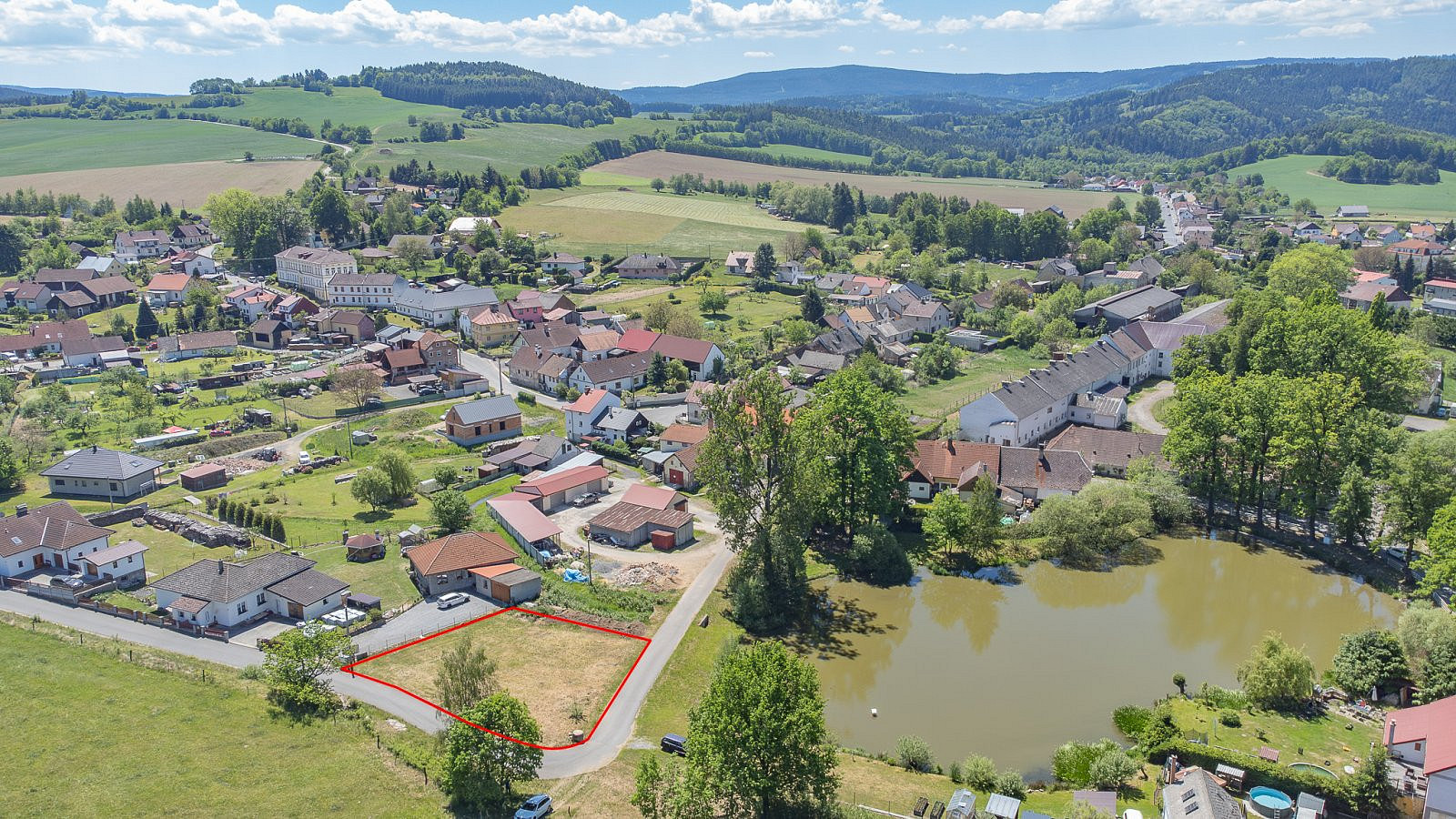 Prodej stavebního pozemku 716 m² – fotografie 2